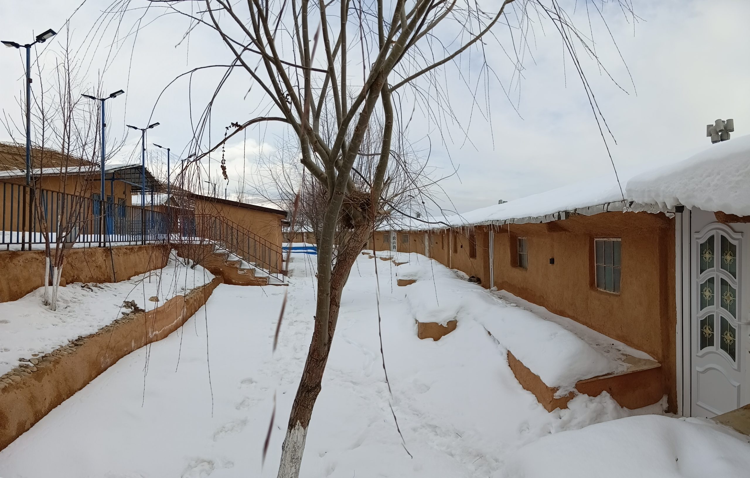 دهکده کاهگلی پلور در زمستان (10)