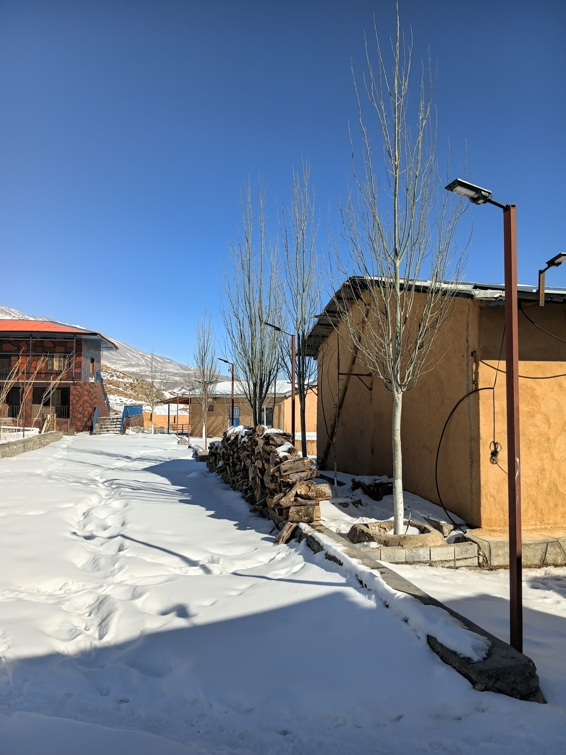 دهکده کاهگلی پلور در زمستان (7)